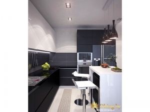 Черно-белая кухня с большим холодильником