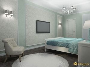 темный пол светлые стены в спальне, белая дверь с филенками, классическая люстра на 5 рожков