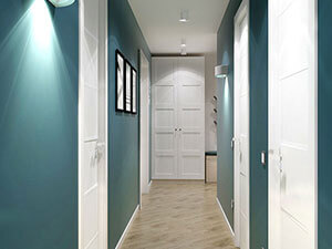сочетание белого шкафа, белых дверей и синих стен в интерьер прихожей